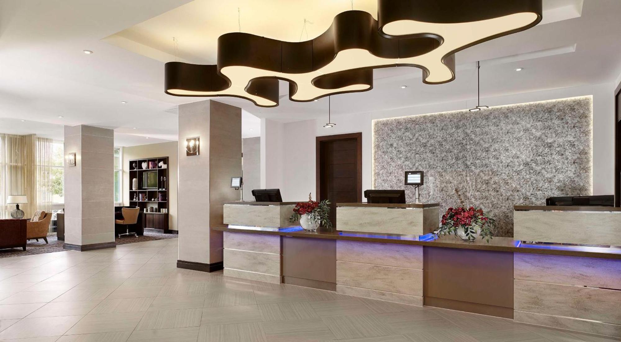 Doubletree By Hilton Woking Hotell Exteriör bild