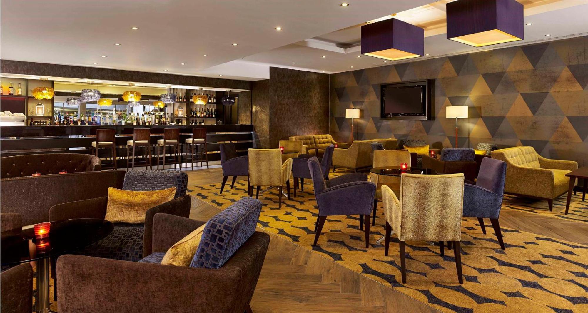 Doubletree By Hilton Woking Hotell Exteriör bild