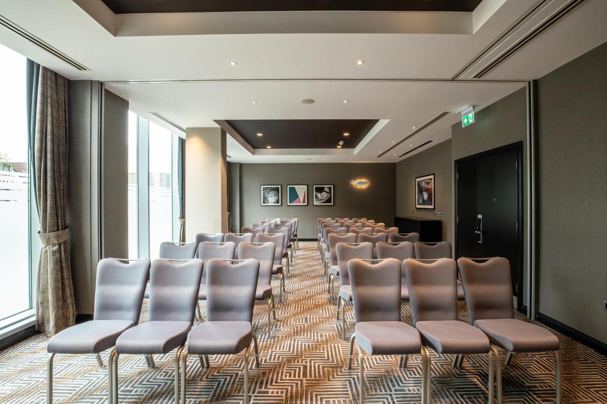 Doubletree By Hilton Woking Hotell Exteriör bild