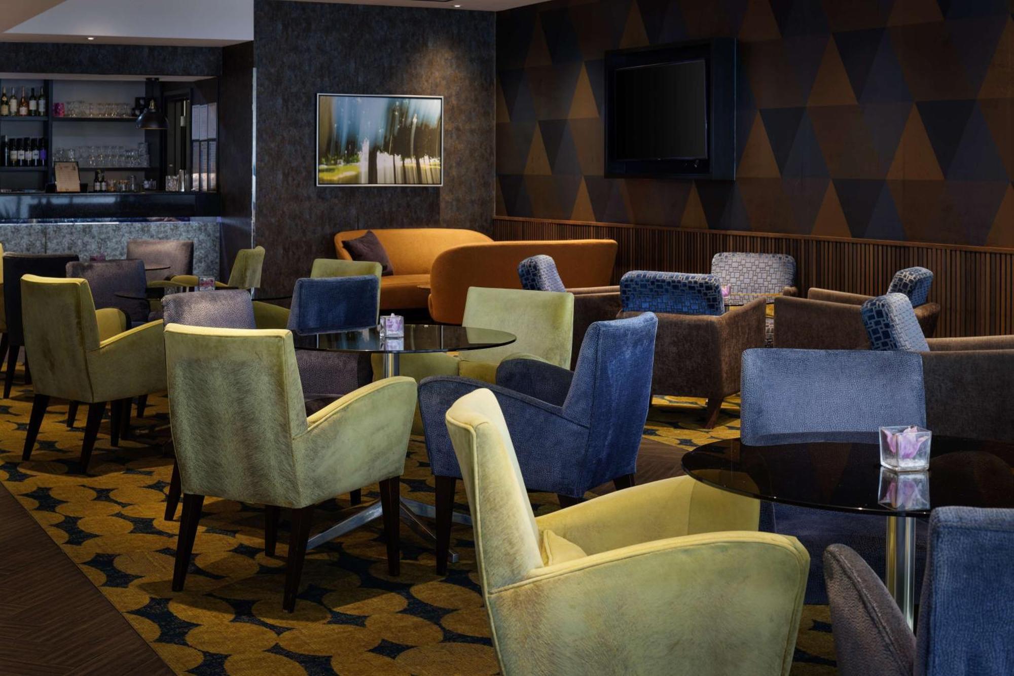 Doubletree By Hilton Woking Hotell Exteriör bild