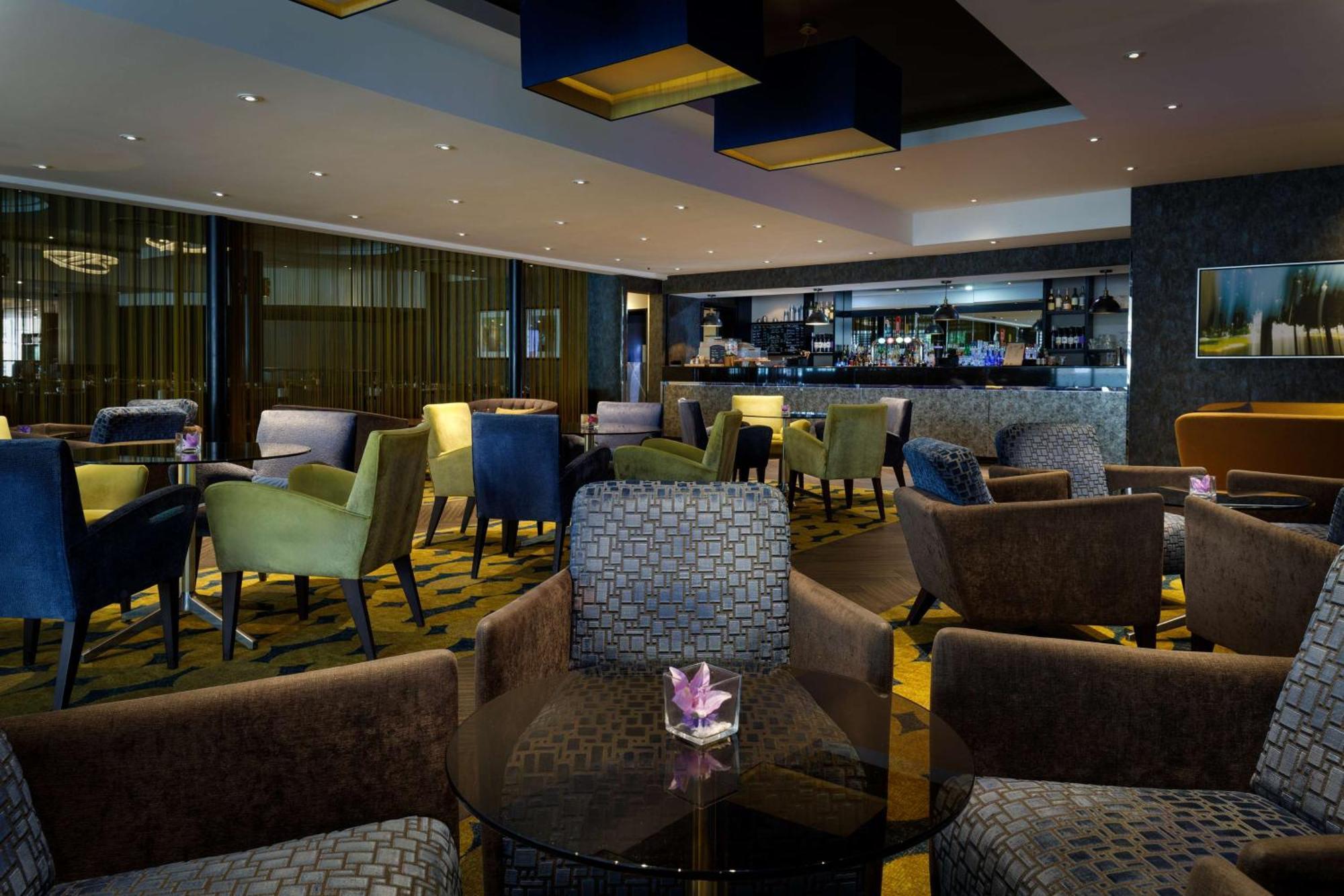 Doubletree By Hilton Woking Hotell Exteriör bild