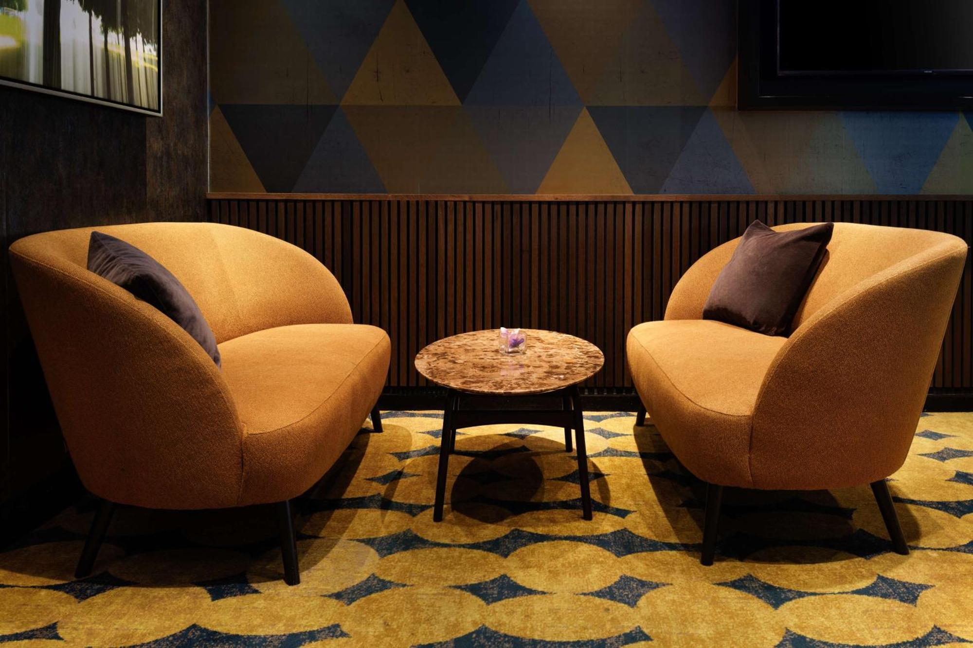 Doubletree By Hilton Woking Hotell Exteriör bild