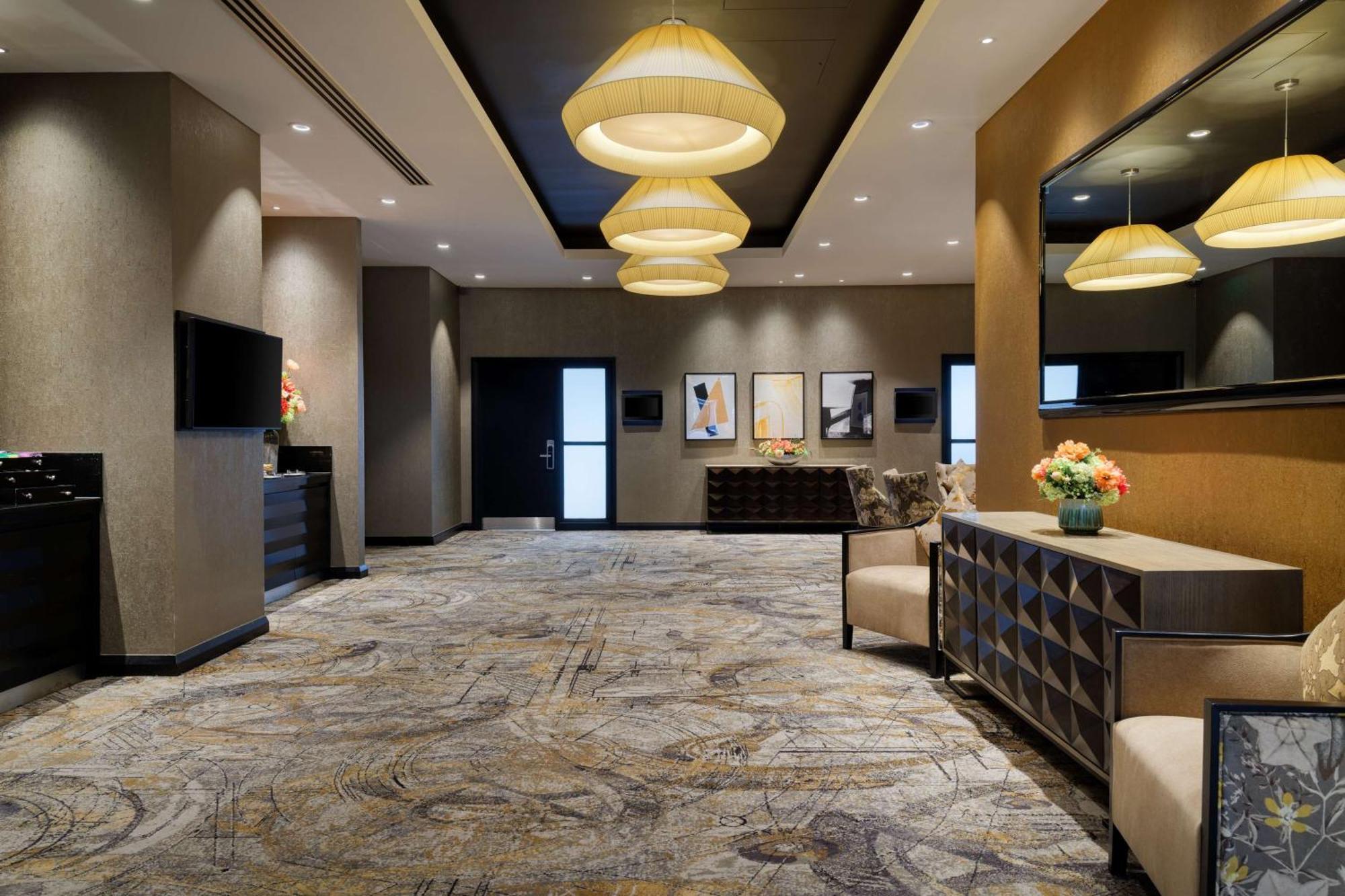 Doubletree By Hilton Woking Hotell Exteriör bild
