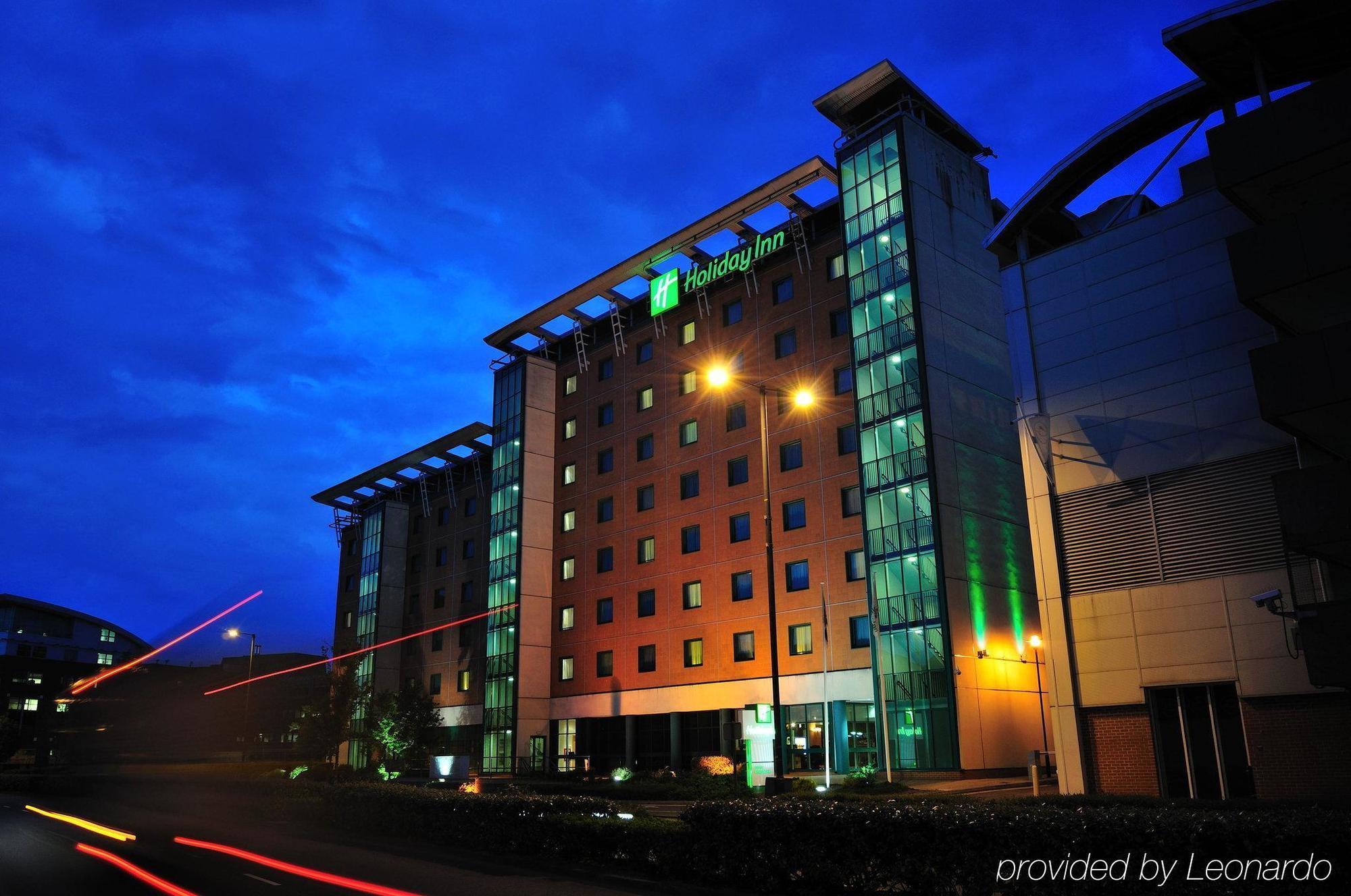 Doubletree By Hilton Woking Hotell Exteriör bild