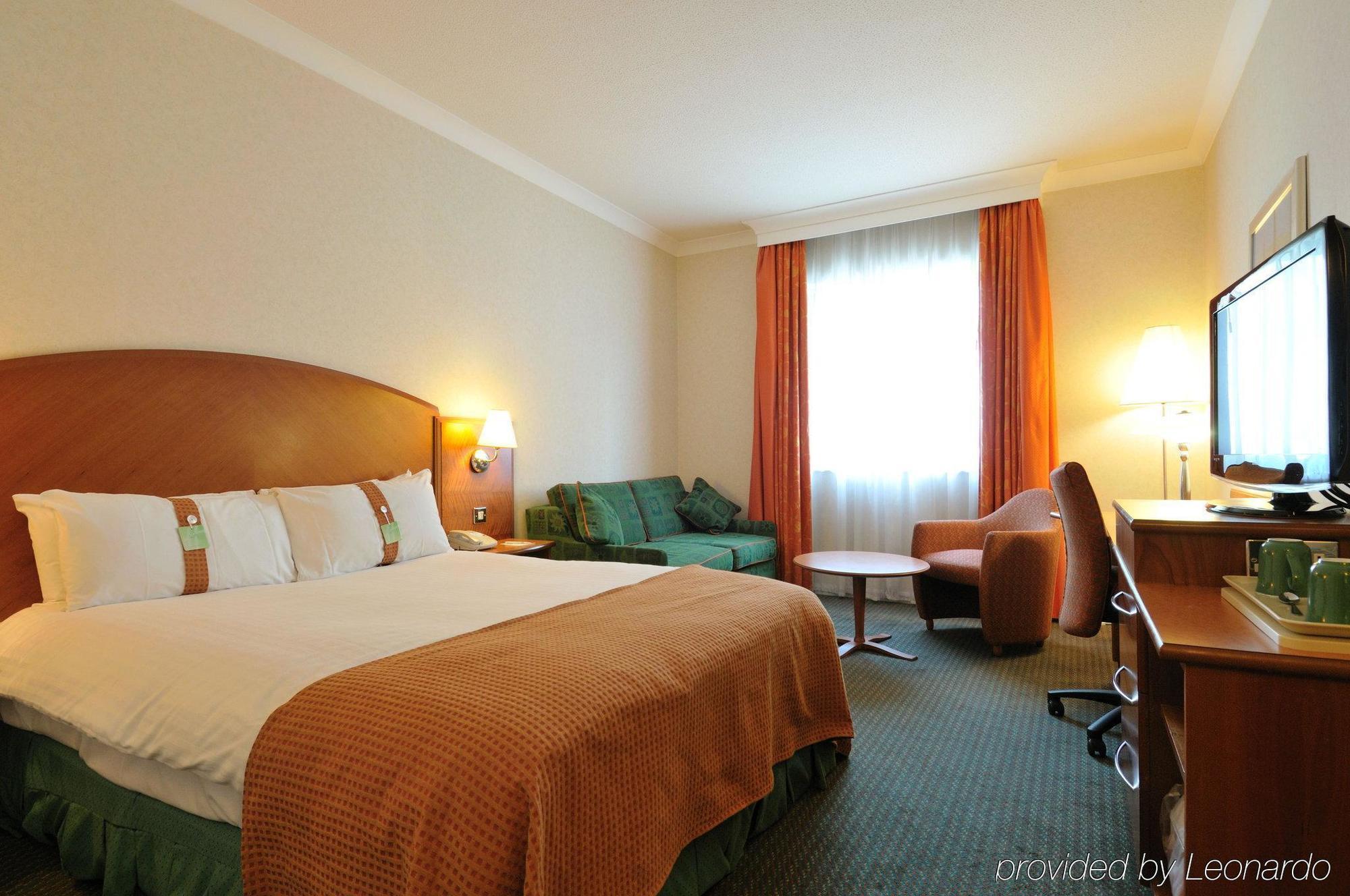 Doubletree By Hilton Woking Hotell Exteriör bild
