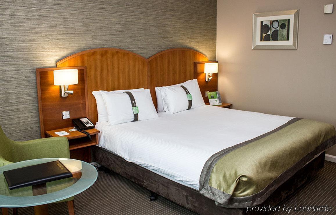 Doubletree By Hilton Woking Hotell Exteriör bild