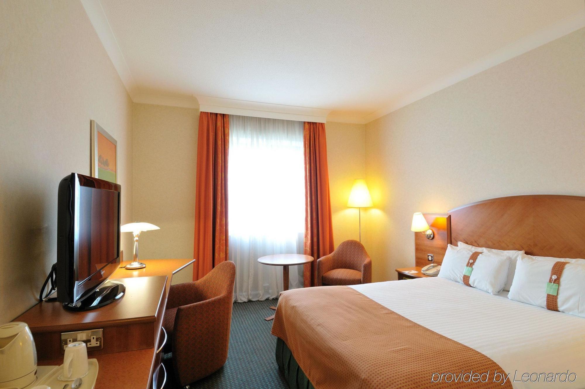 Doubletree By Hilton Woking Hotell Rum bild