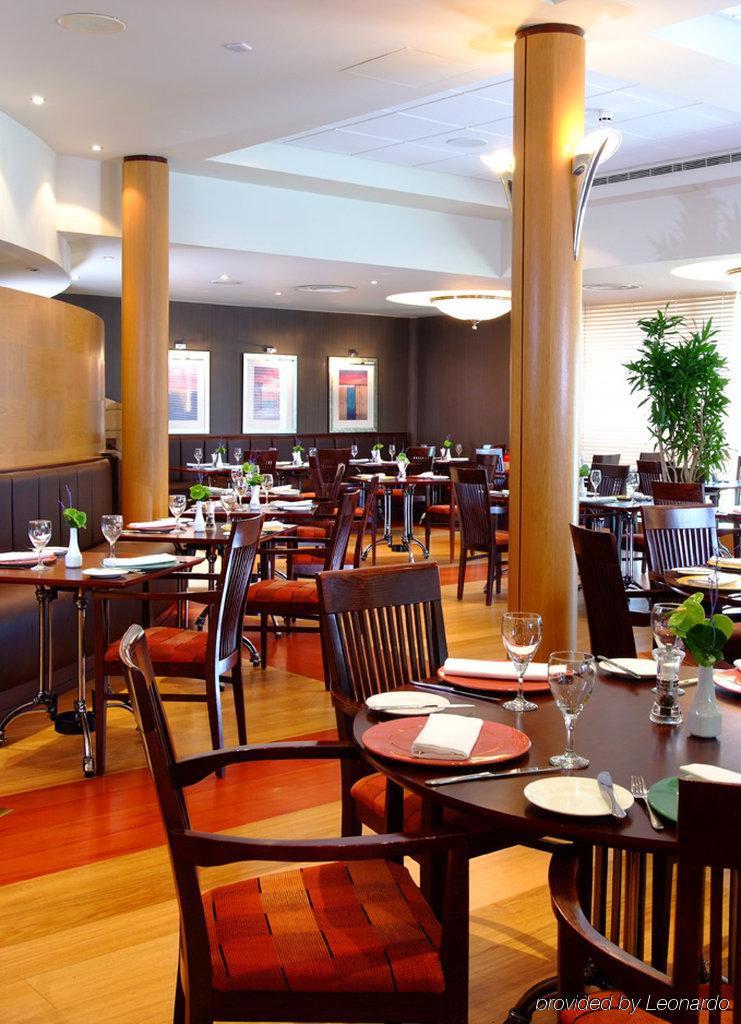 Doubletree By Hilton Woking Hotell Restaurang bild