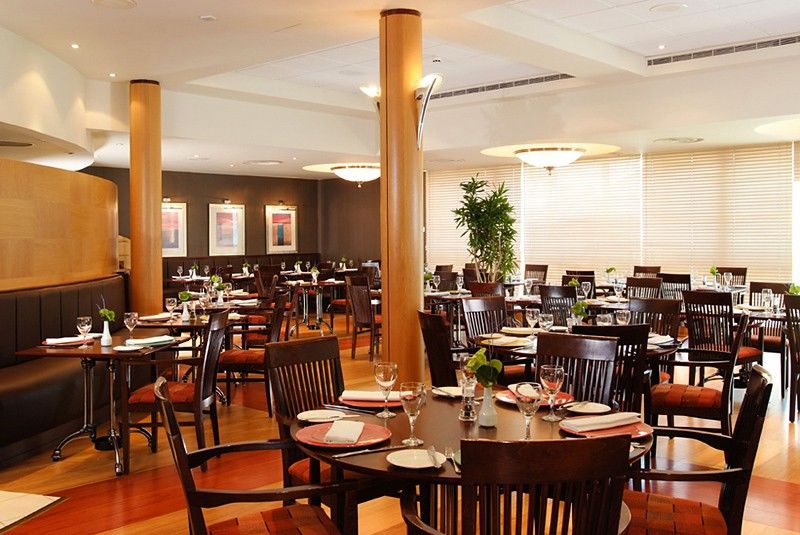 Doubletree By Hilton Woking Hotell Exteriör bild