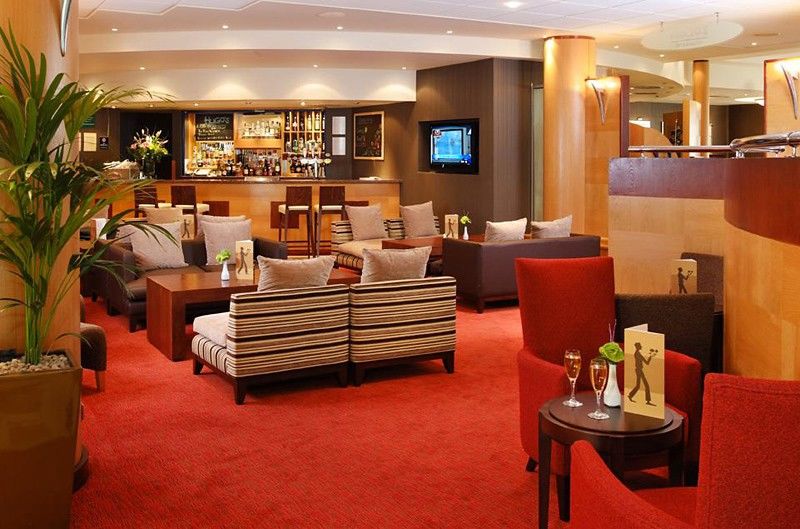 Doubletree By Hilton Woking Hotell Restaurang bild